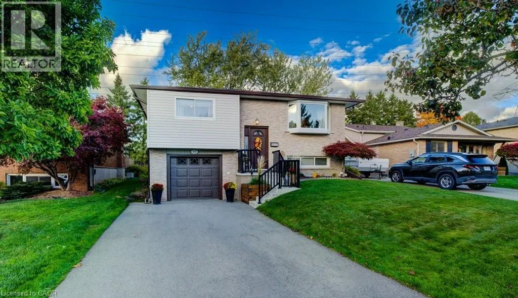 34 WILLOW GREEN Court
