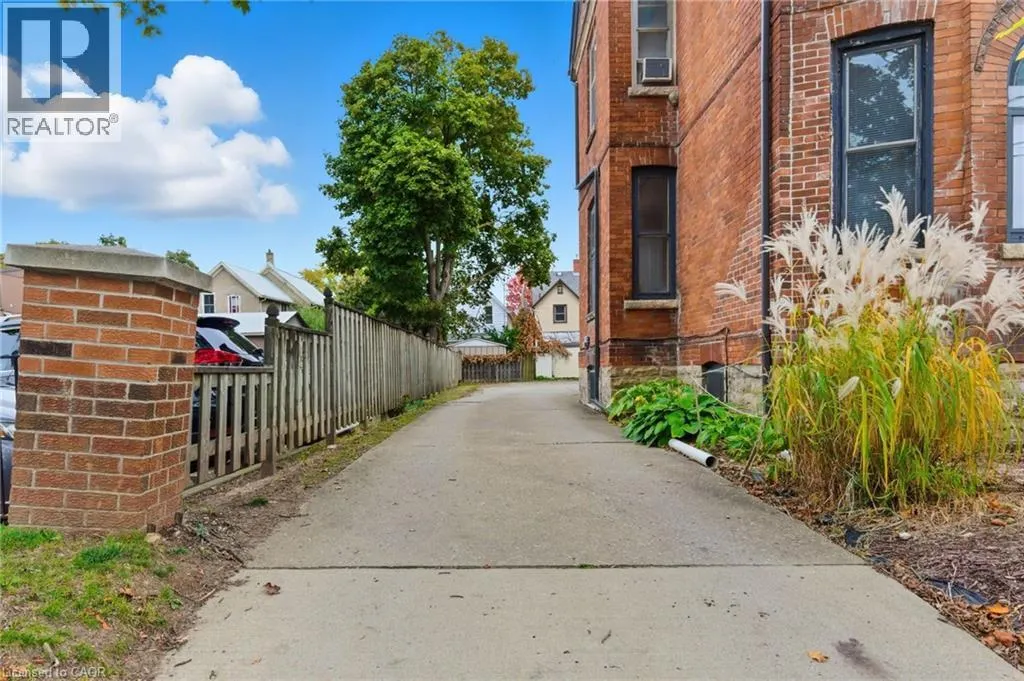 180 ONTARIO Street