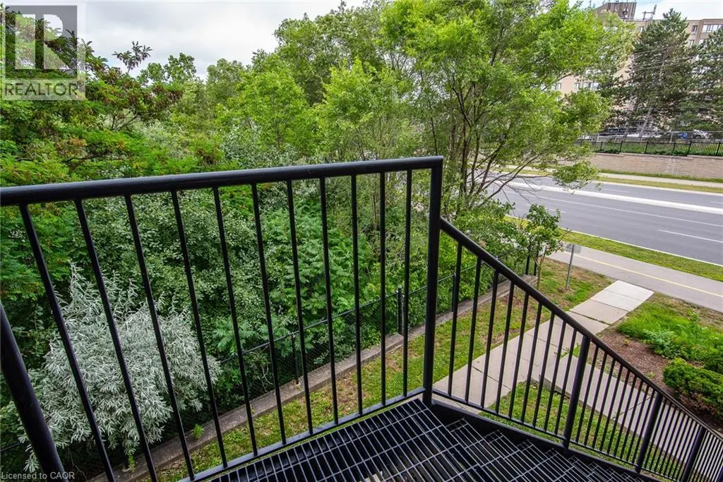 950 HIGHLAND Drive W Unit# 32, #32