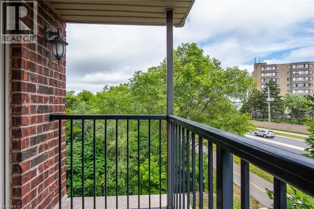 950 HIGHLAND Drive W Unit# 32, #32