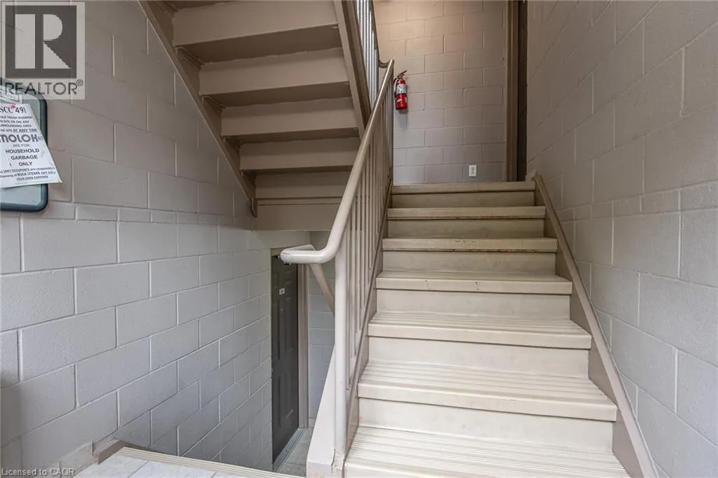 950 HIGHLAND Drive W Unit# 32, #32