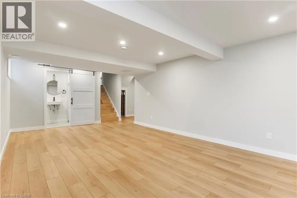 427 DANSBURY Drive