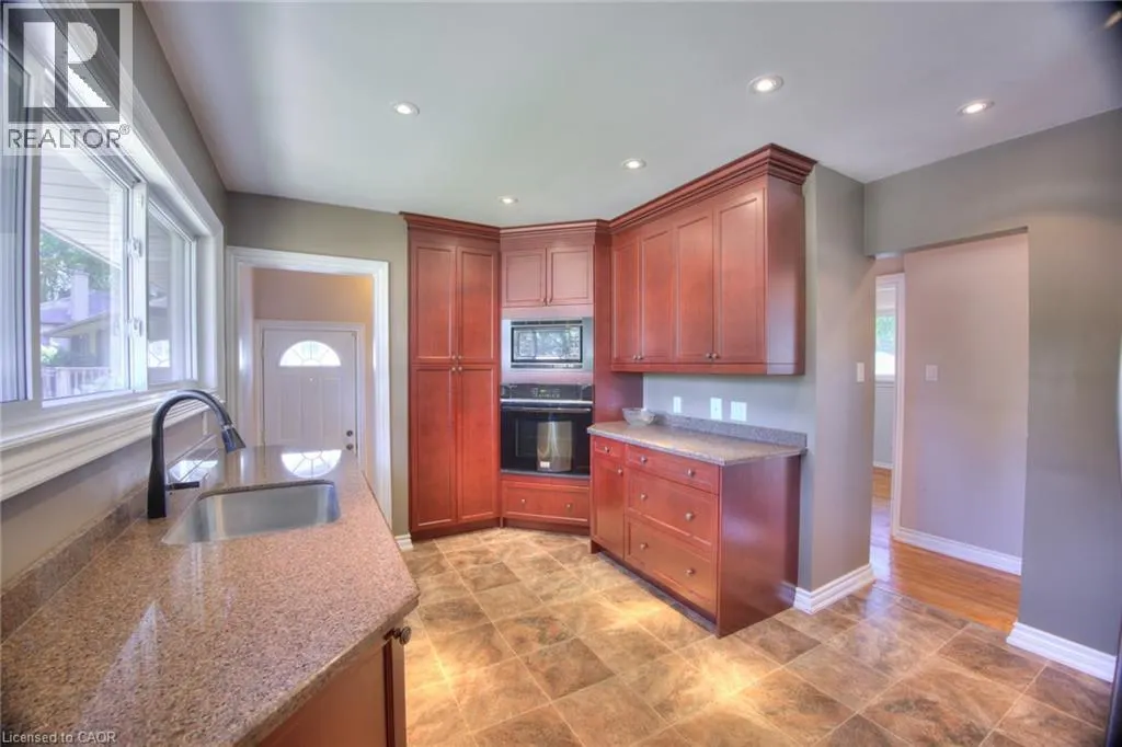 71 BROADMOOR Avenue