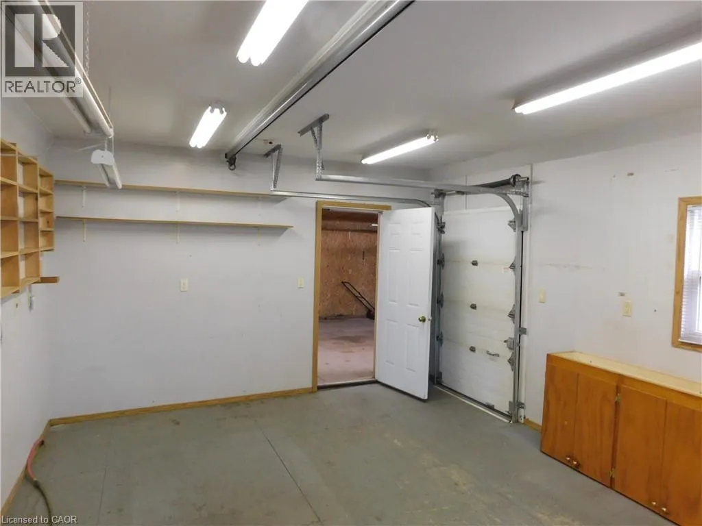 523 E BROAD ST E Street E