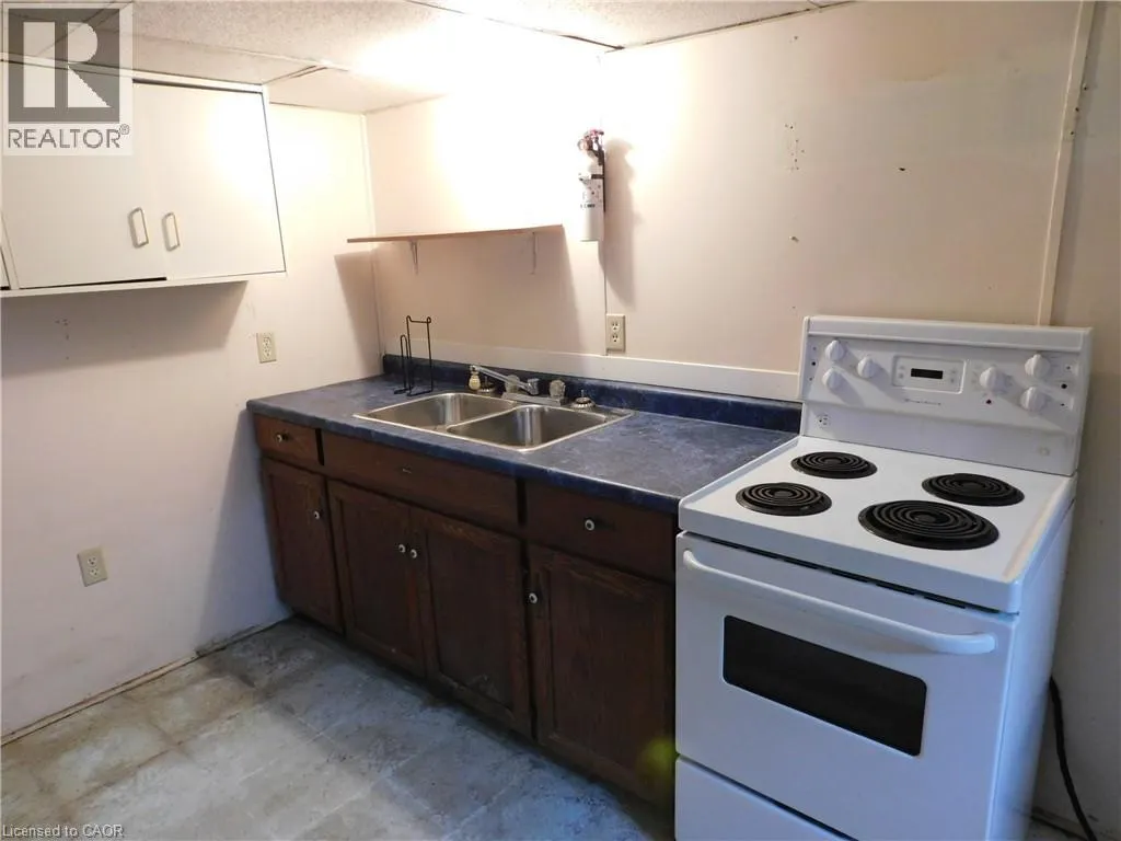 523 E BROAD ST E Street E