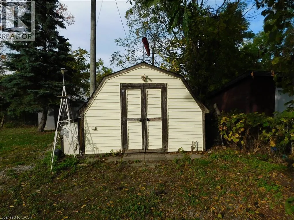 523 E BROAD ST E Street E
