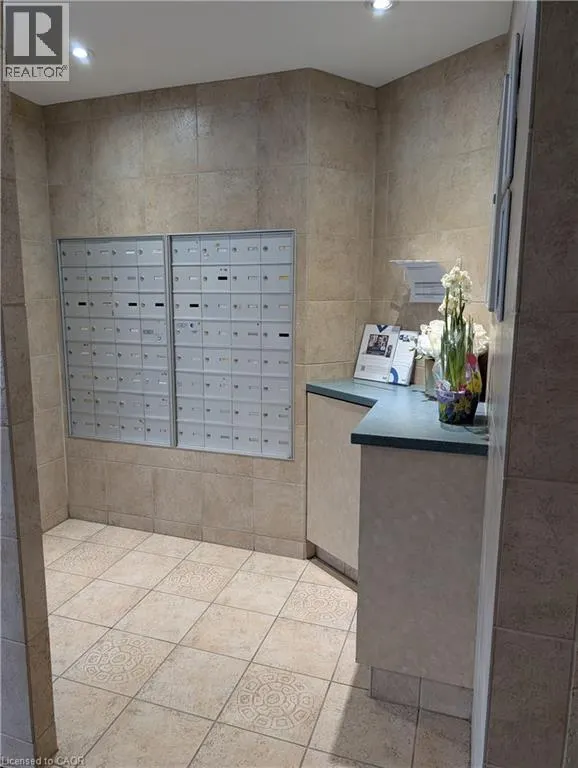 237 AUBURN Drive Unit# 808, #808