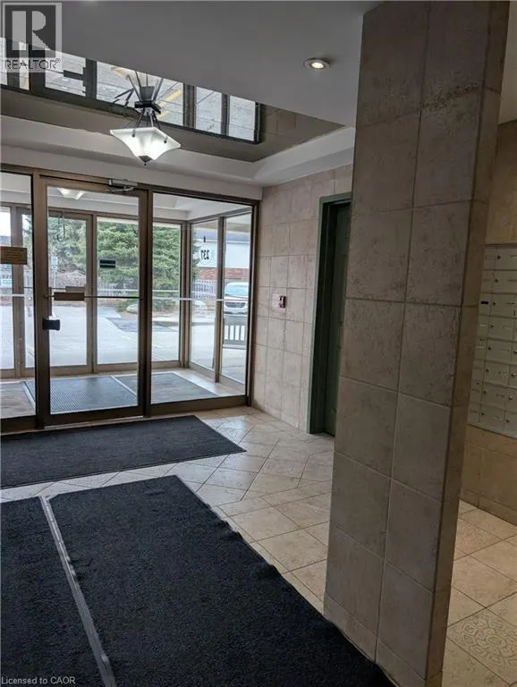 237 AUBURN Drive Unit# 808, #808