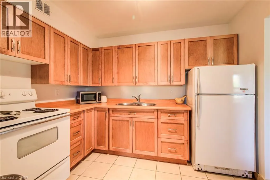 58 BRIDGEPORT Road E Unit# 202, #202