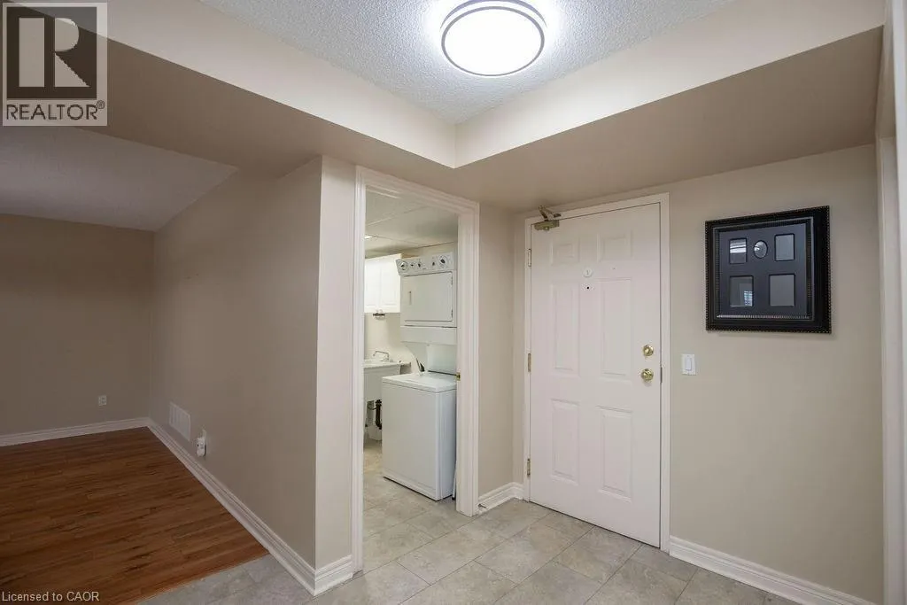 990 GOLF LINKS Road Unit# 202, #202