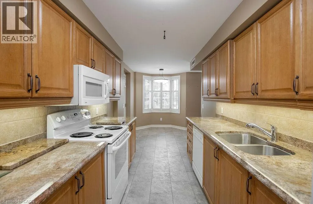 990 GOLF LINKS Road Unit# 202, #202