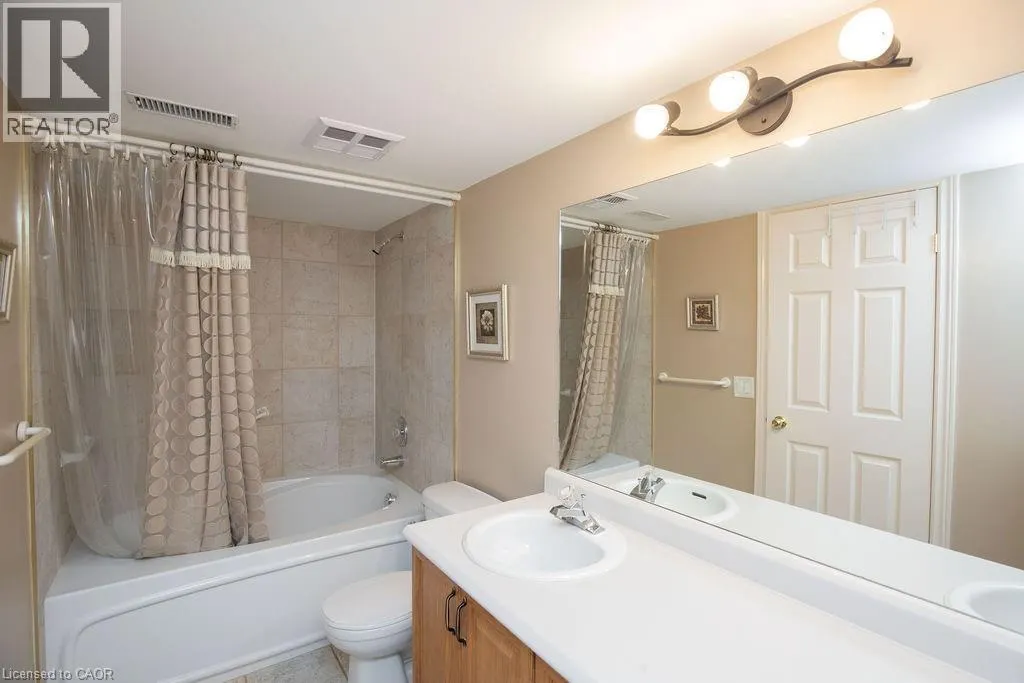 990 GOLF LINKS Road Unit# 202, #202