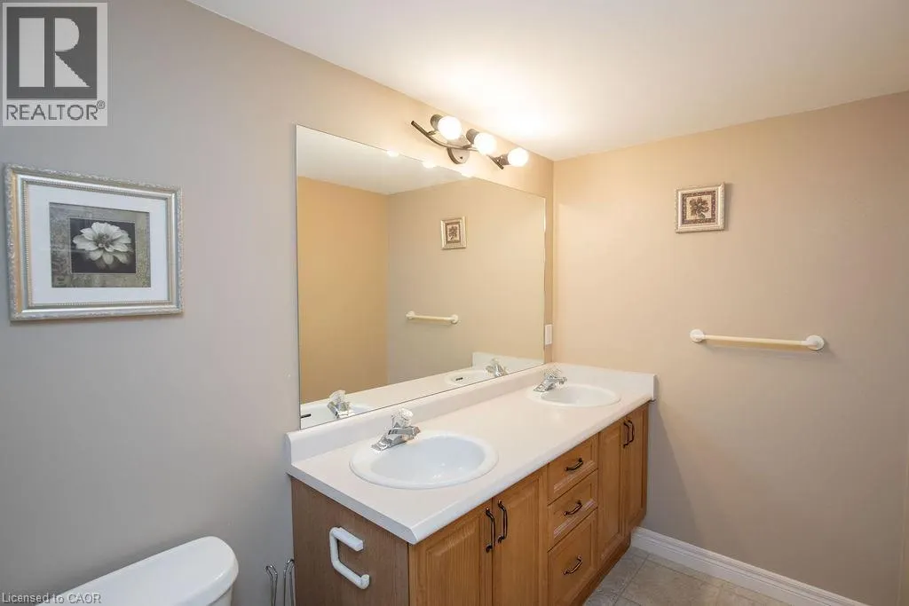990 GOLF LINKS Road Unit# 202, #202