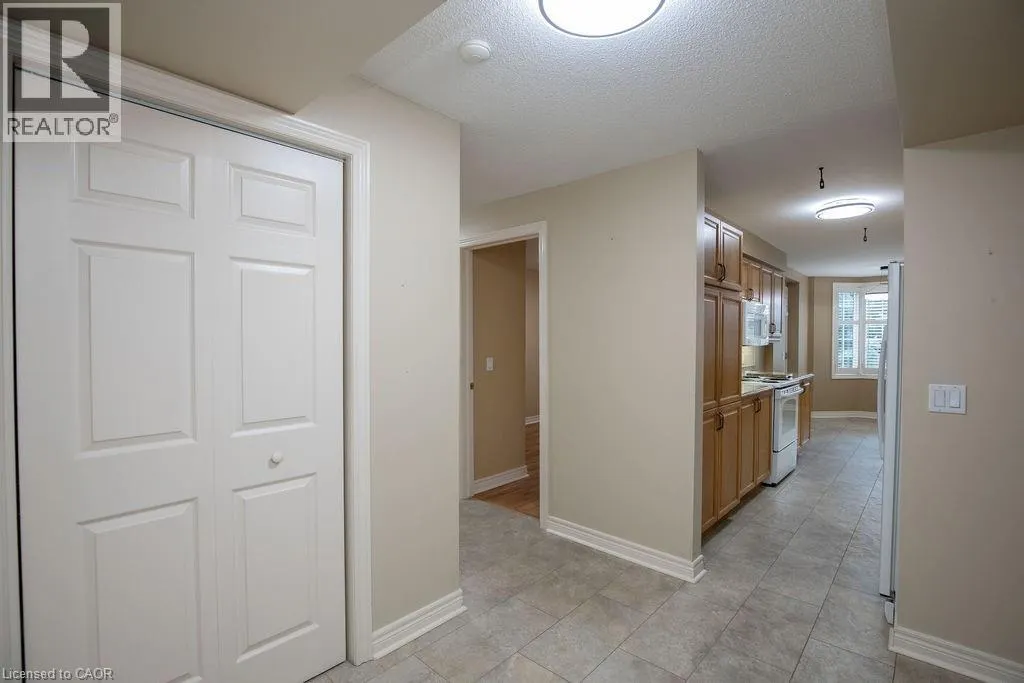 990 GOLF LINKS Road Unit# 202, #202