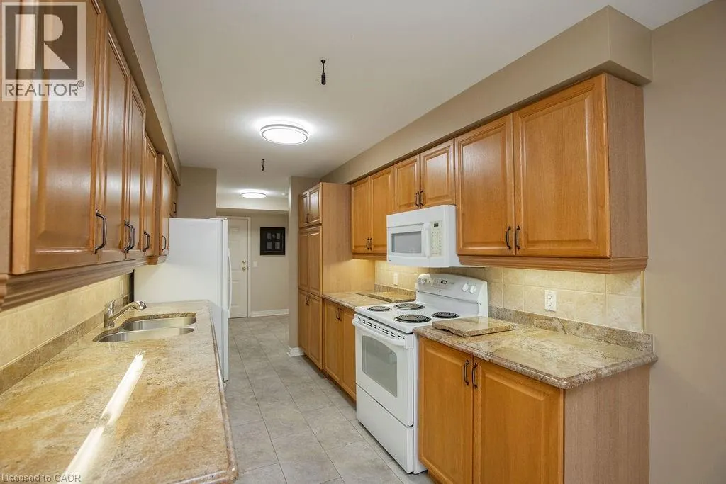 990 GOLF LINKS Road Unit# 202, #202