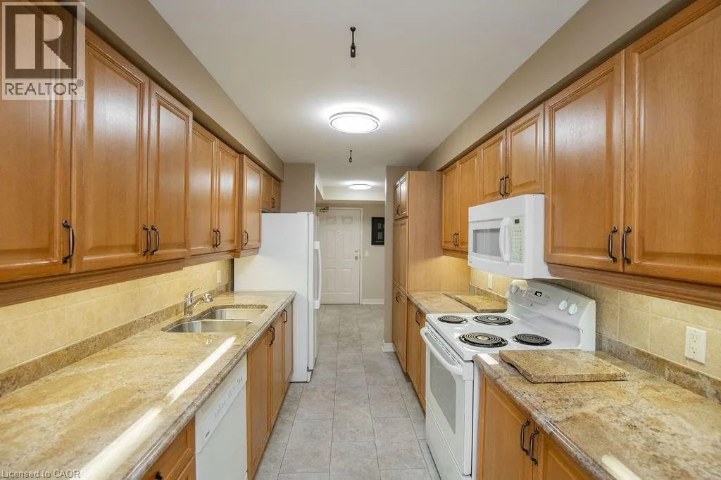 990 GOLF LINKS Road Unit# 202, #202