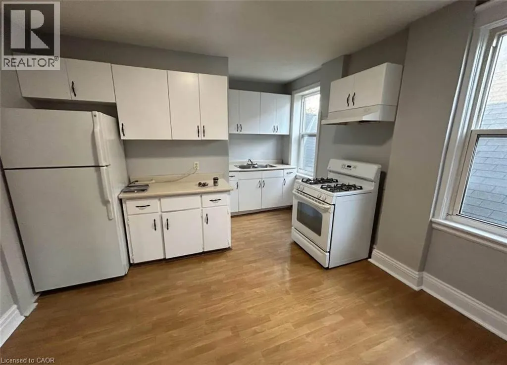 144 LOCKE Street S