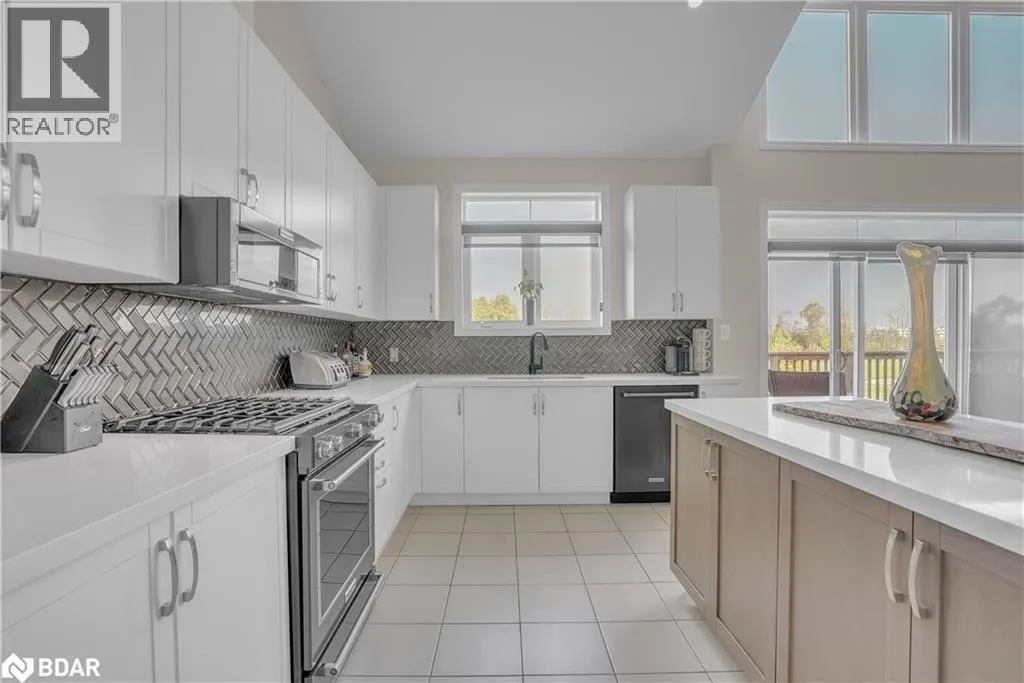 8 SPOONER Crescent