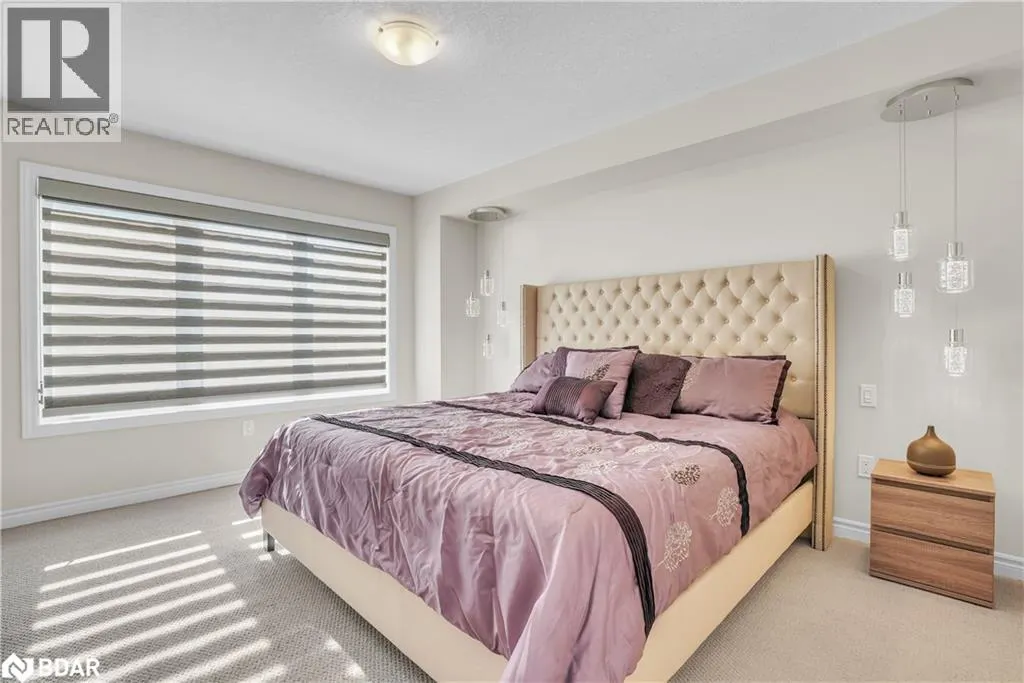 8 SPOONER Crescent