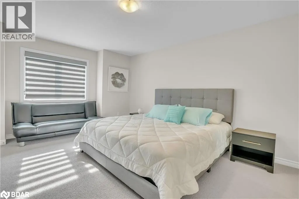8 SPOONER Crescent