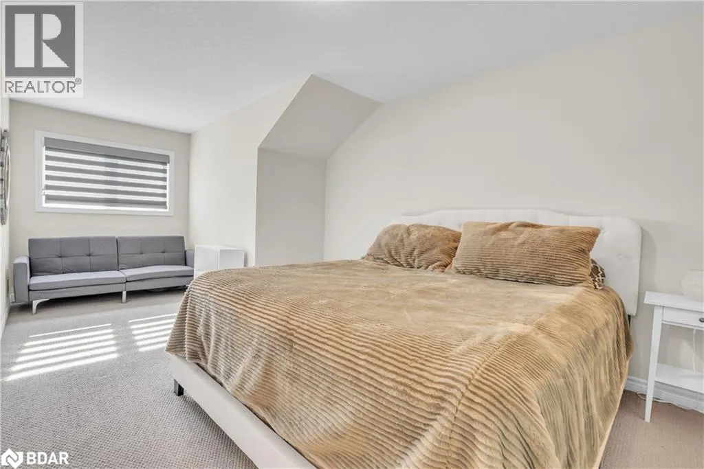 8 SPOONER Crescent