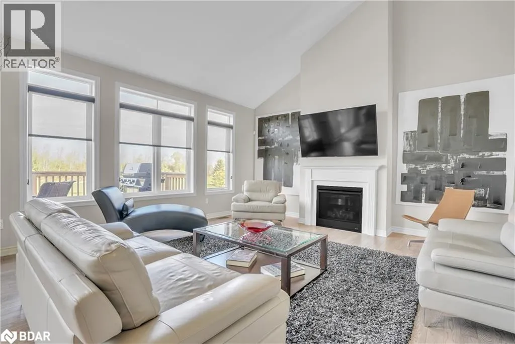 8 SPOONER Crescent