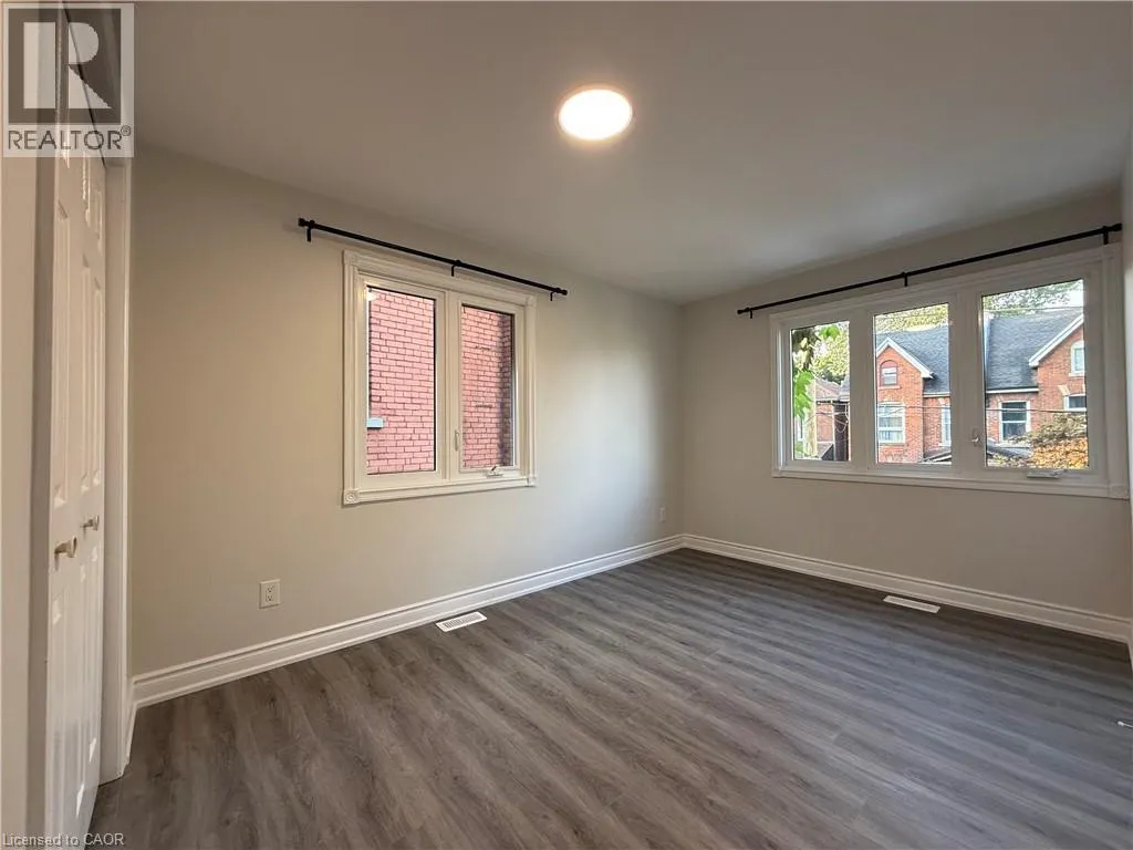 UPPER LEVEL: 87 PETER Street
