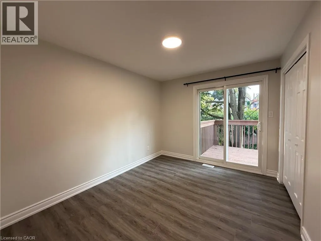 UPPER LEVEL: 87 PETER Street