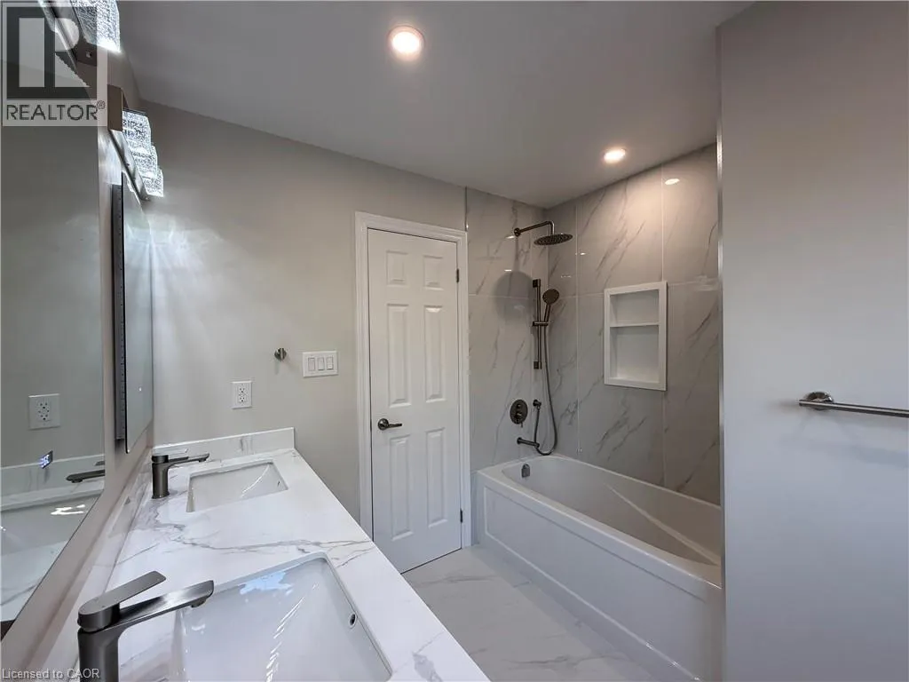 UPPER LEVEL: 87 PETER Street