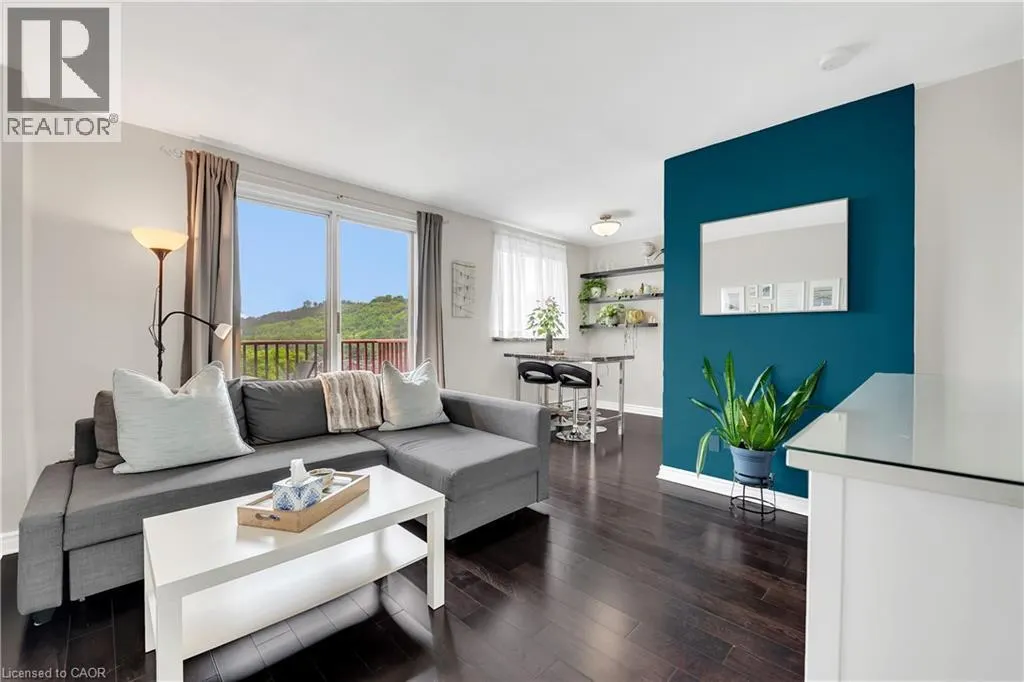 141 CATHARINE Street S Unit# 806, #806