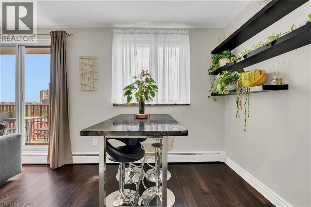 141 CATHARINE Street S Unit# 806, #806