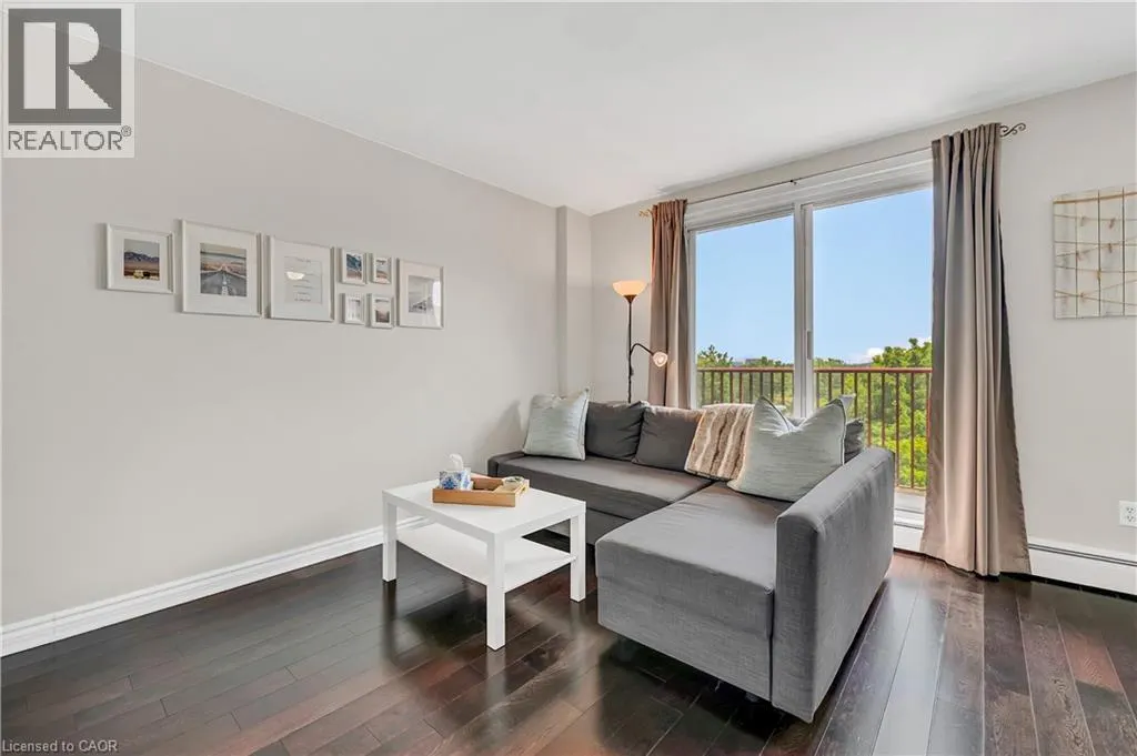 141 CATHARINE Street S Unit# 806, #806