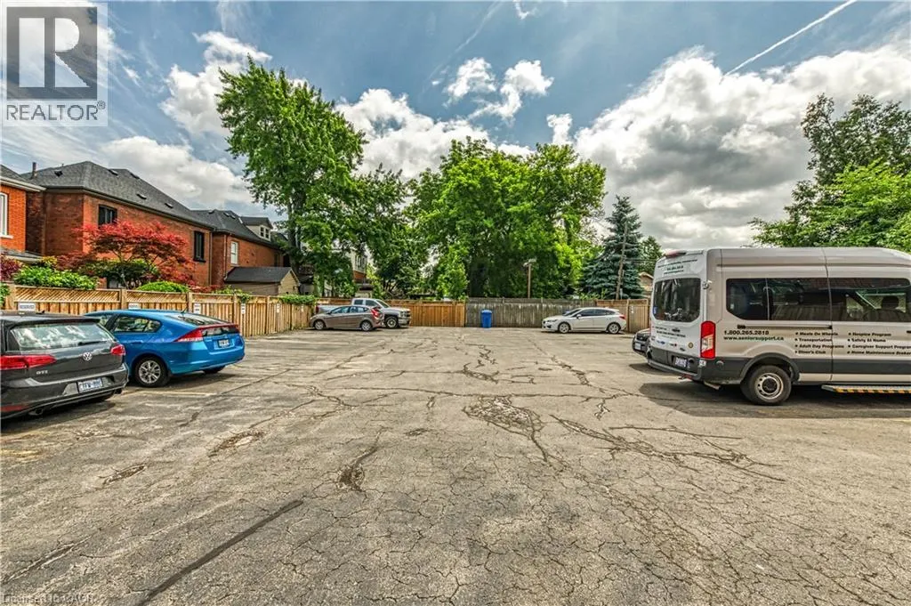 141 CATHARINE Street S Unit# 806, #806