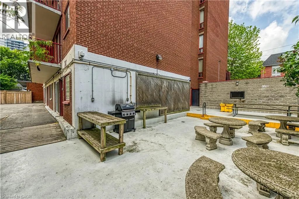 141 CATHARINE Street S Unit# 806, #806