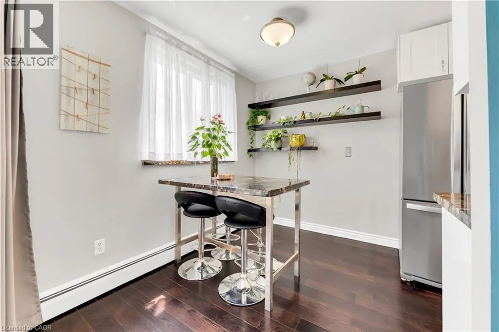 141 CATHARINE Street S Unit# 806, #806