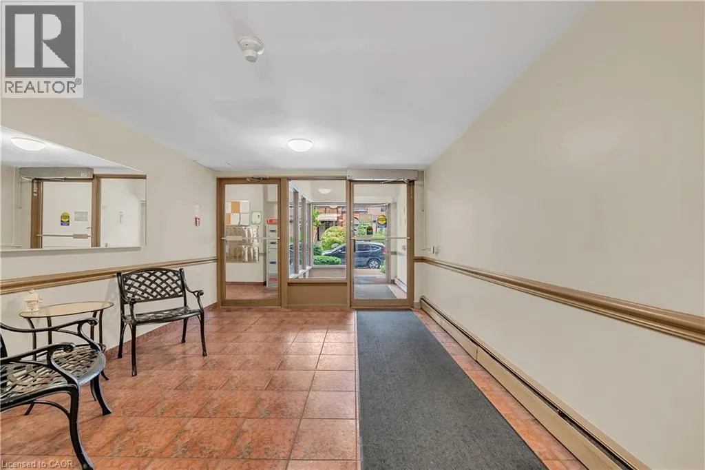 141 CATHARINE Street S Unit# 806, #806