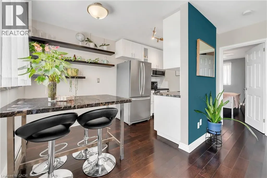 141 CATHARINE Street S Unit# 806, #806