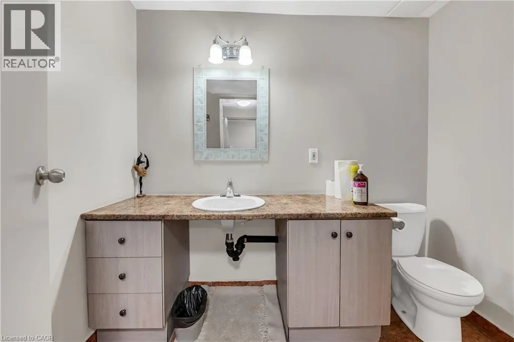 141 CATHARINE Street S Unit# 806, #806