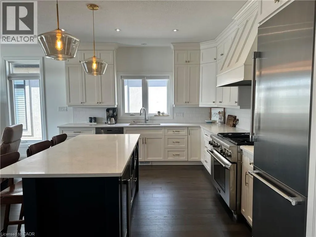 215 MAIN Street W