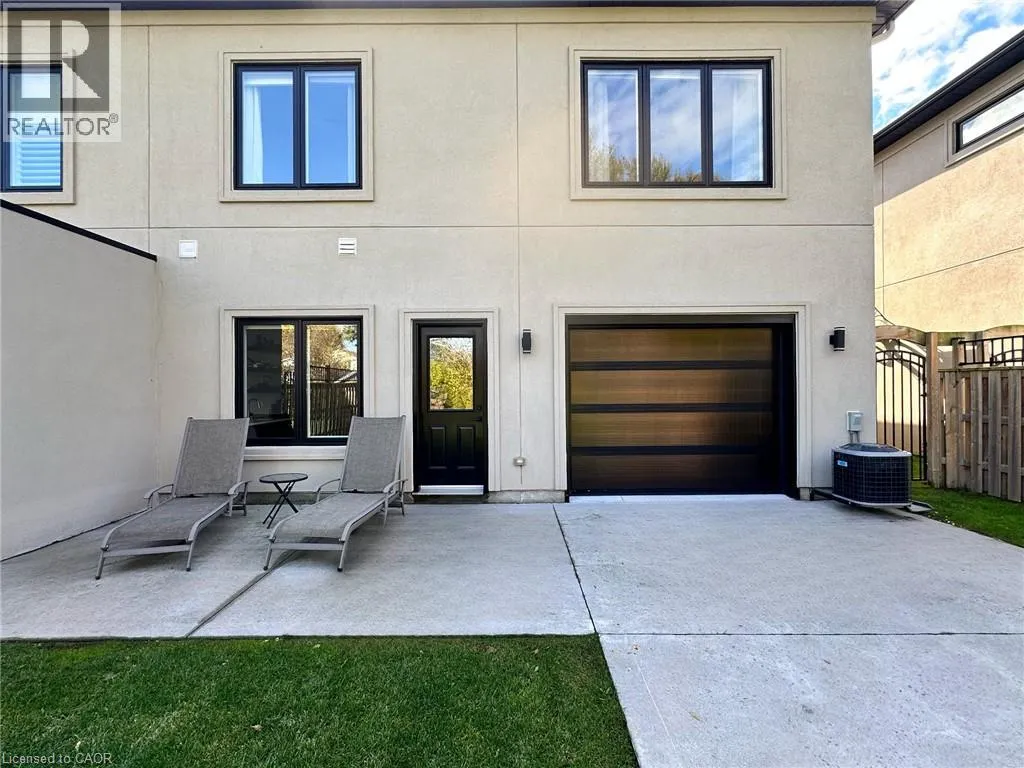 215 MAIN Street W