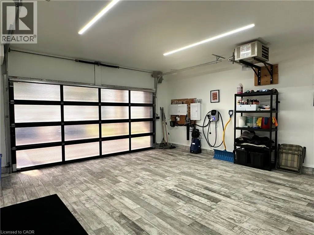 215 MAIN Street W