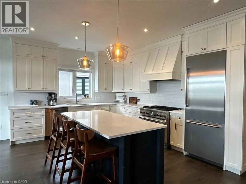 215 MAIN Street W