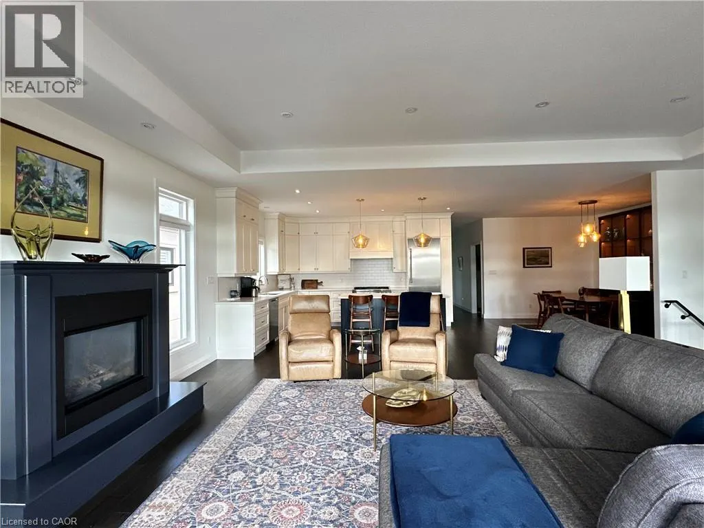 215 MAIN Street W
