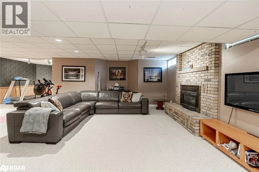 24 WILLOW BAY Drive