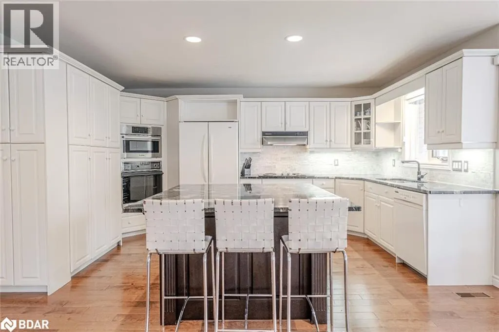 24 WILLOW BAY Drive