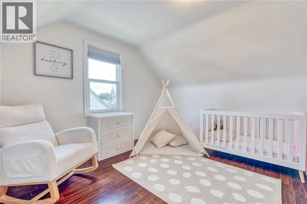 25 MONTROSE Avenue