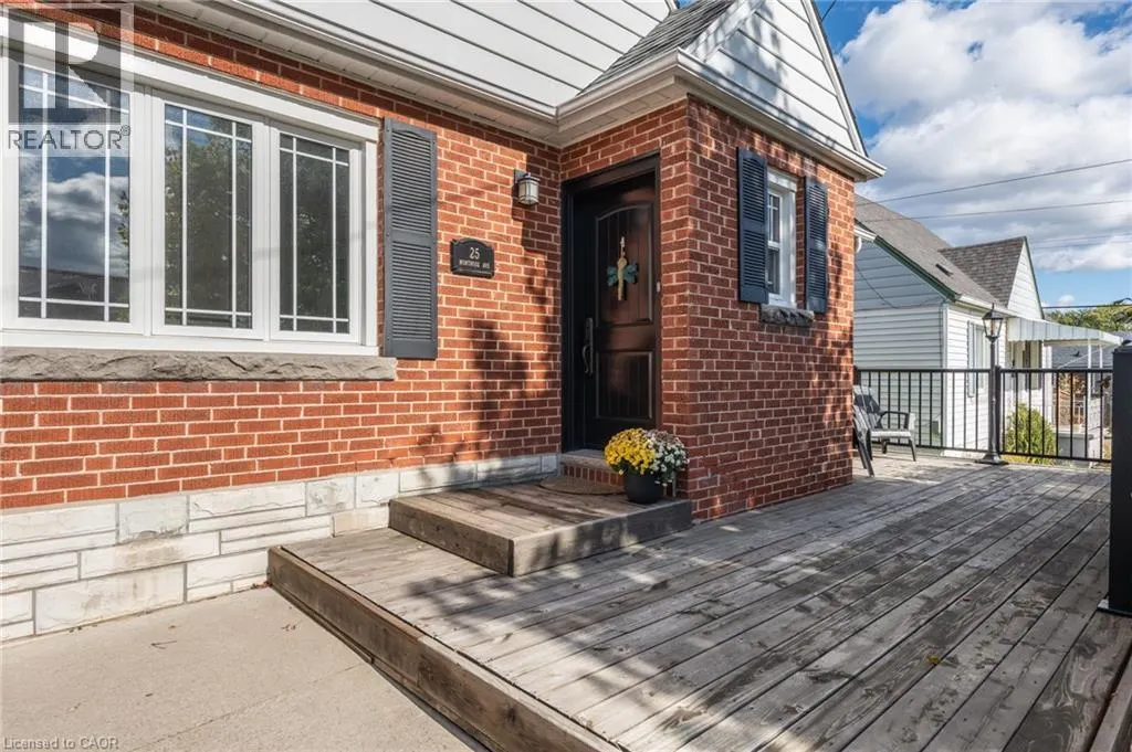 25 MONTROSE Avenue