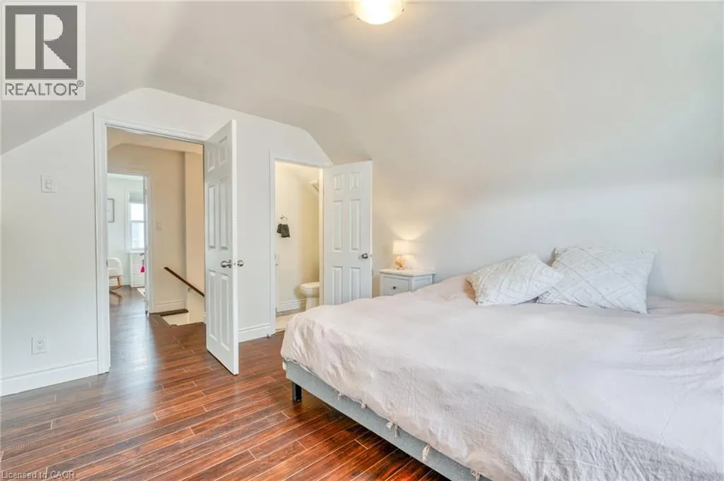25 MONTROSE Avenue