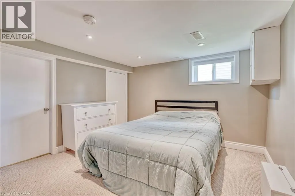 25 MONTROSE Avenue