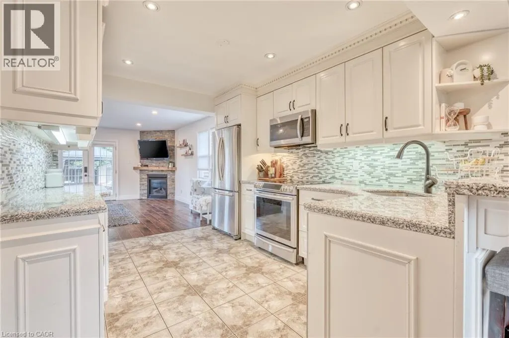 25 MONTROSE Avenue
